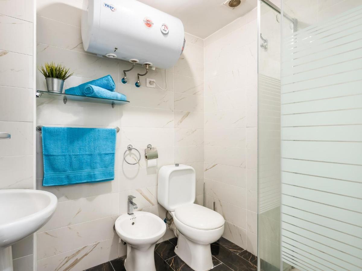 Appartement 1b Sofia Close Services Sea, Wifi! *