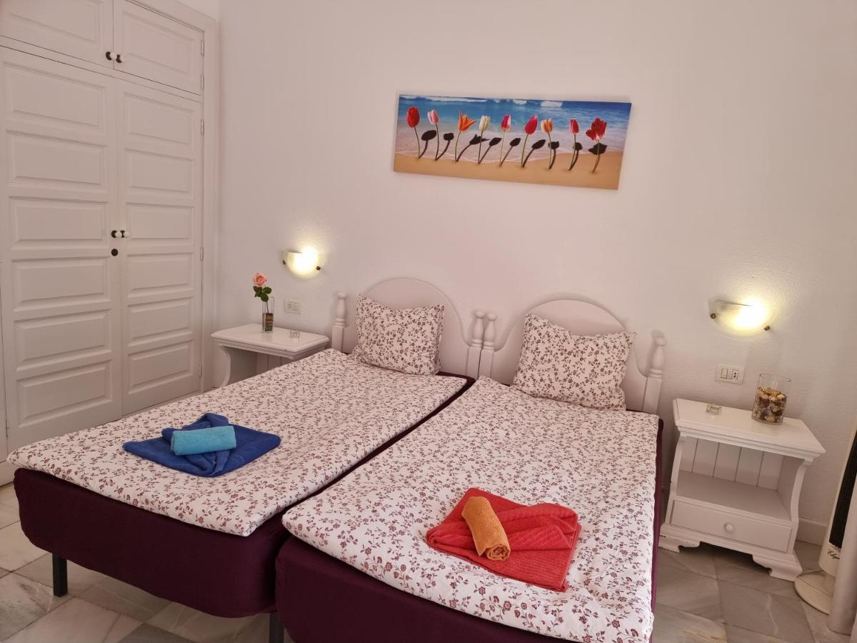 Duplex No 6 Directly At The Sea And Beach, Heated Pool, Wifi, Terrace Playa de las Americas (Tenerife)
