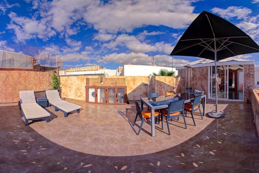 Semi-detached Sea Views, Huge Terrace, Close * Palm-mar