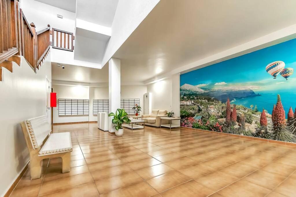 Modern In Parque Royal I, Playa Fanabe Apartment