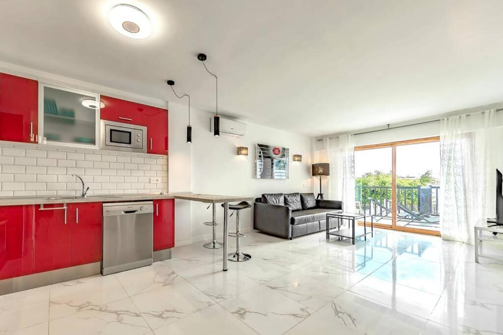 Modern In Parque Royal I, Playa Fanabe Apartment *