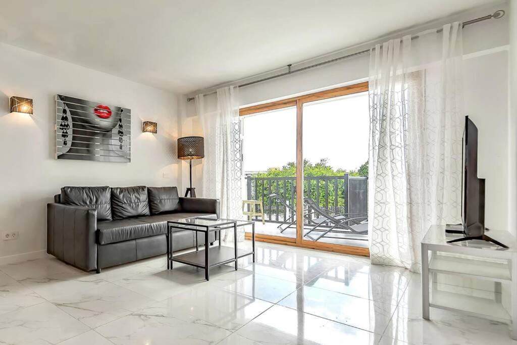 Modern In Parque Royal I, Playa Fanabe Apartment *