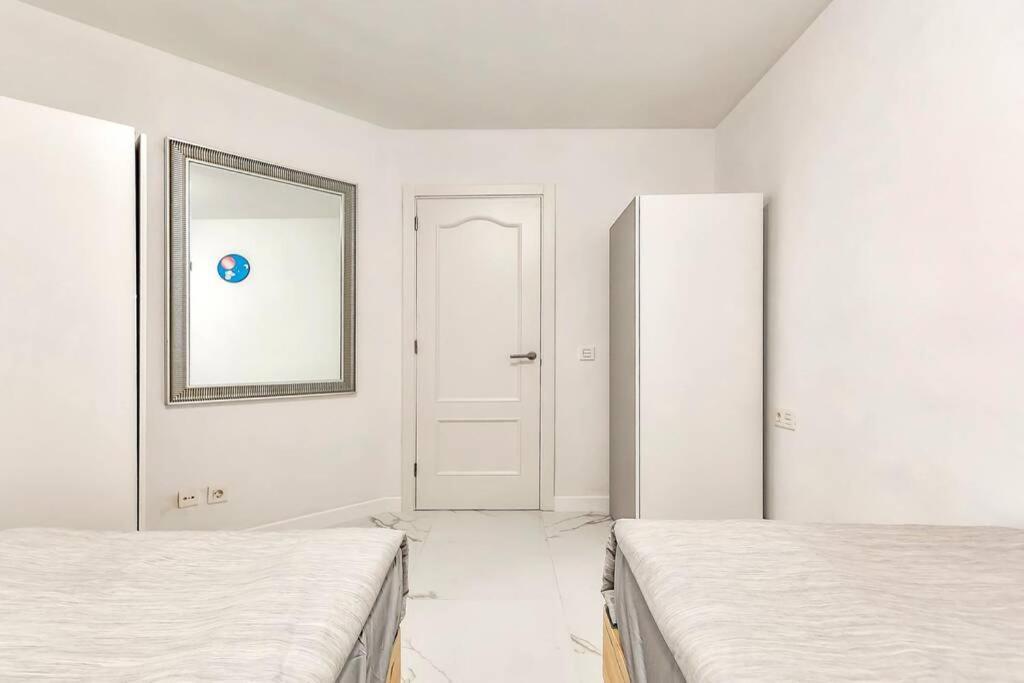 Modern In Parque Royal I, Playa Fanabe Apartment