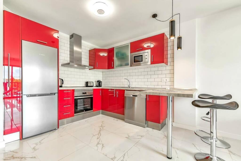 Modern In Parque Royal I, Playa Fanabe Apartment *