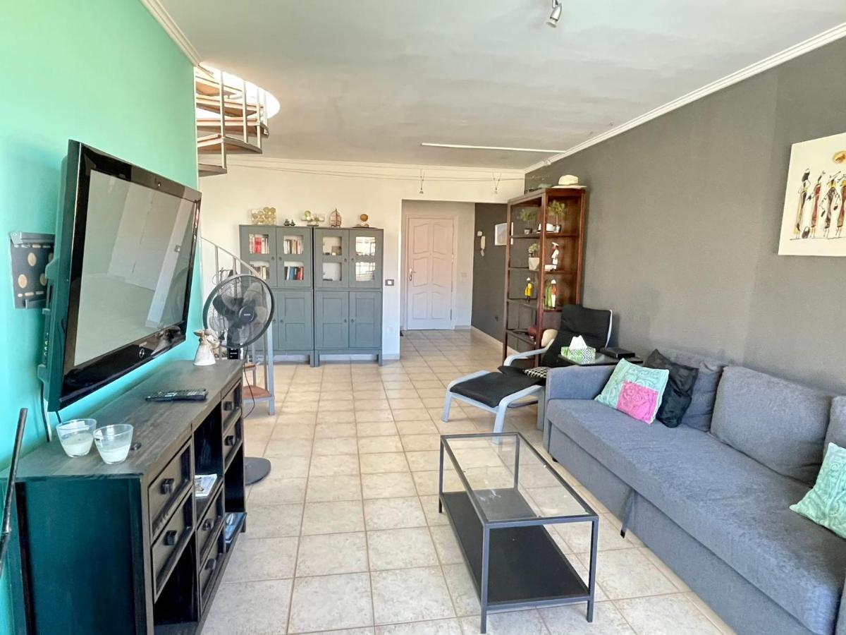 La Pineda Beautiful Duplex Free Wifi Apartment