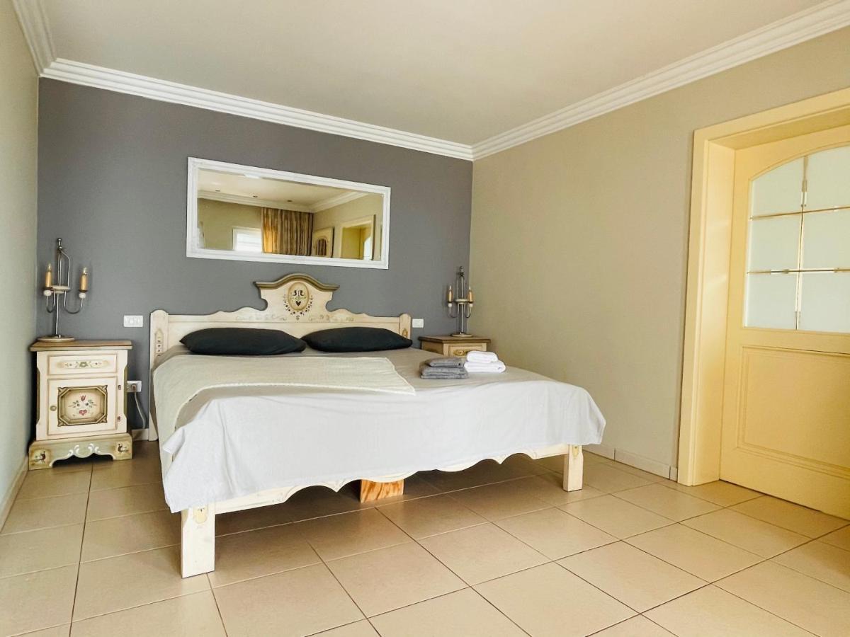 Relaxing Heated Pool Luxurious Views Massage *