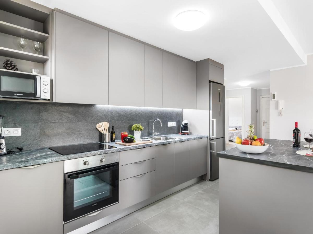 A31 Amazing 2 Bedroom With Terrace And Pool Apartment *