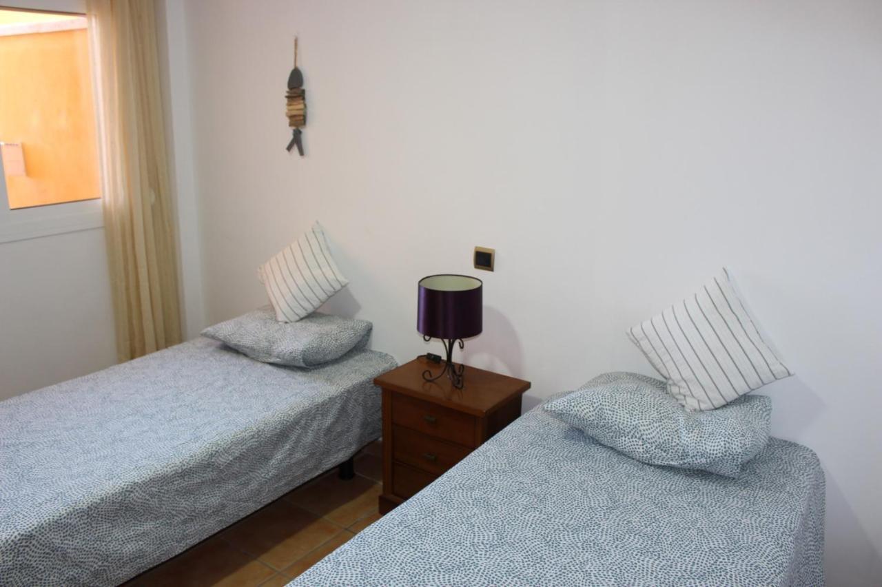 Apartamento With A Serene Ocean And Mountain View