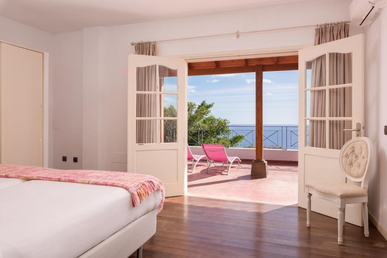 Spacious, Well Appointed, In A Wonderful Raised Location And Stunning Sea Views Villa Costa Adeje (Tenerife)