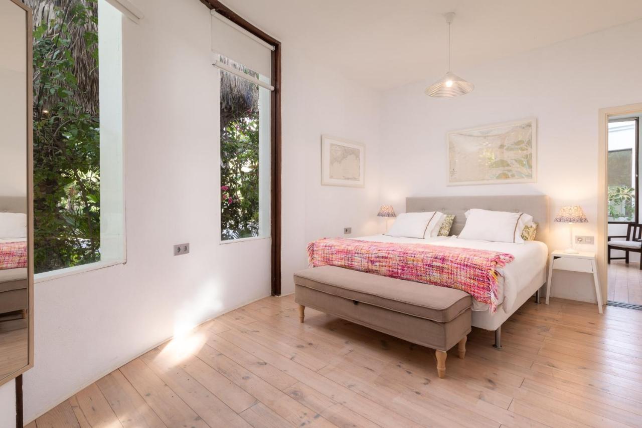 Villa Spacious, Well Appointed, In A Wonderful Raised Location And Stunning Sea Views