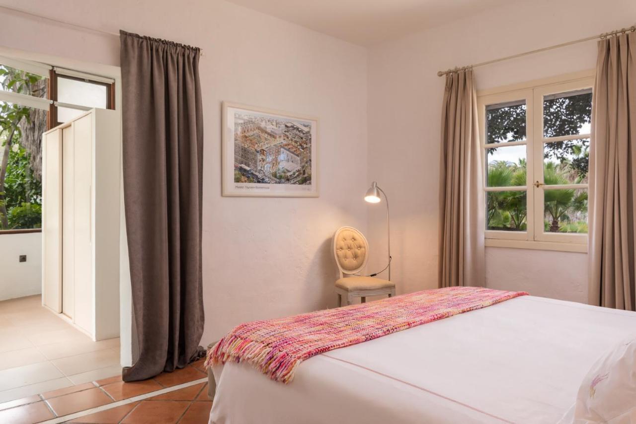 Spacious, Well Appointed, In A Wonderful Raised Location And Stunning Sea Views