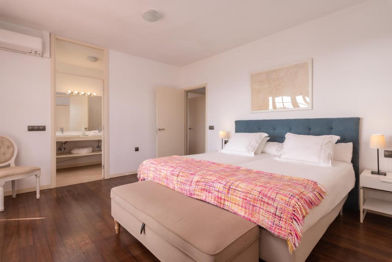 Spacious, Well Appointed, In A Wonderful Raised Location And Stunning Sea Views Villa