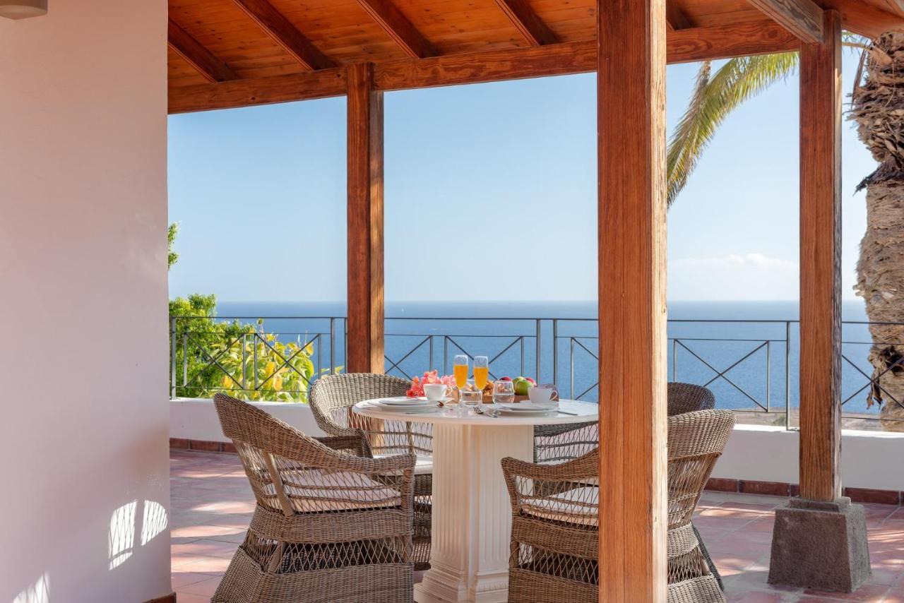Villa Spacious, Well Appointed, In A Wonderful Raised Location And Stunning Sea Views *