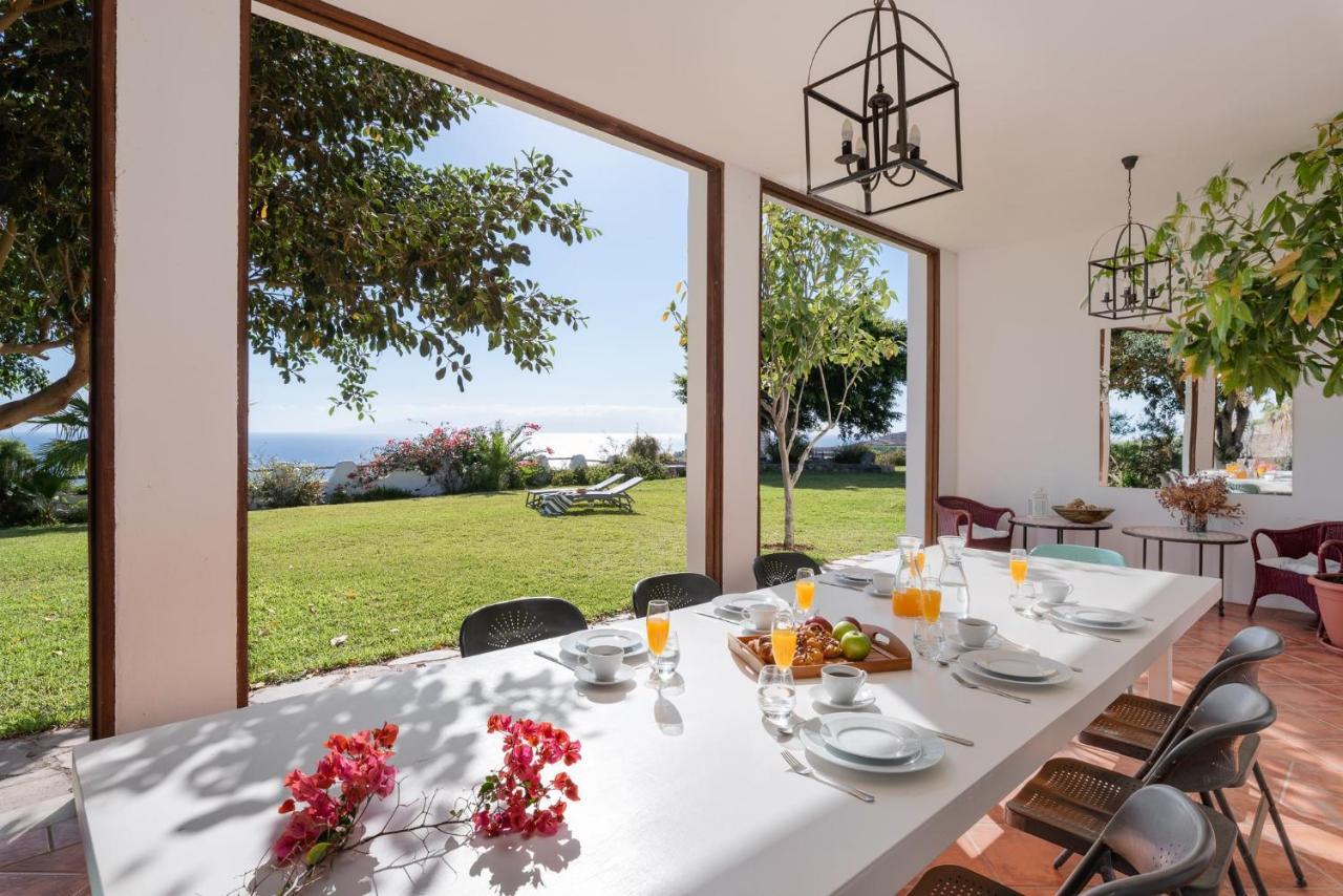 Villa Spacious, Well Appointed, In A Wonderful Raised Location And Stunning Sea Views *