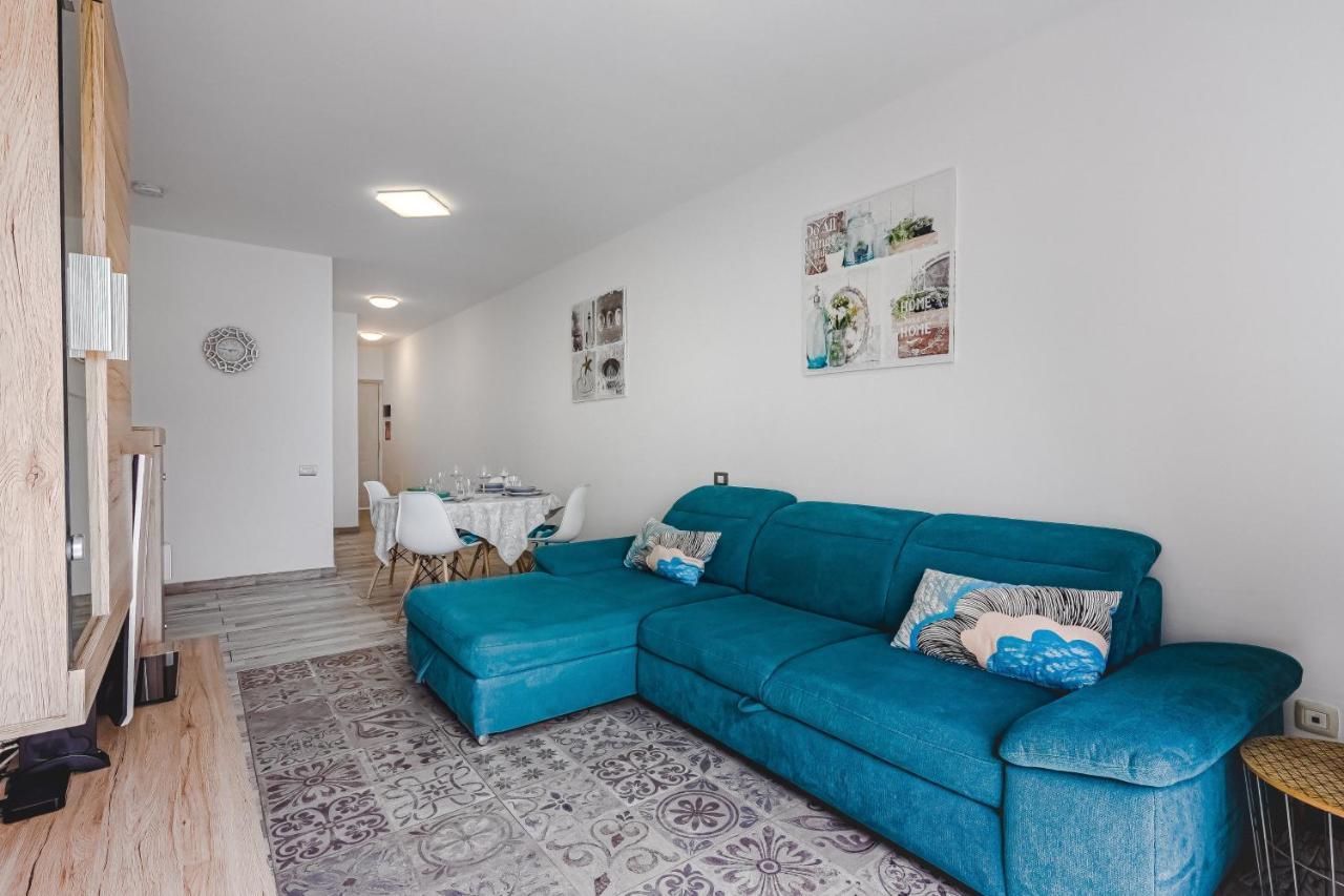 Apartment Cozy In El Duque By Altamarhomes