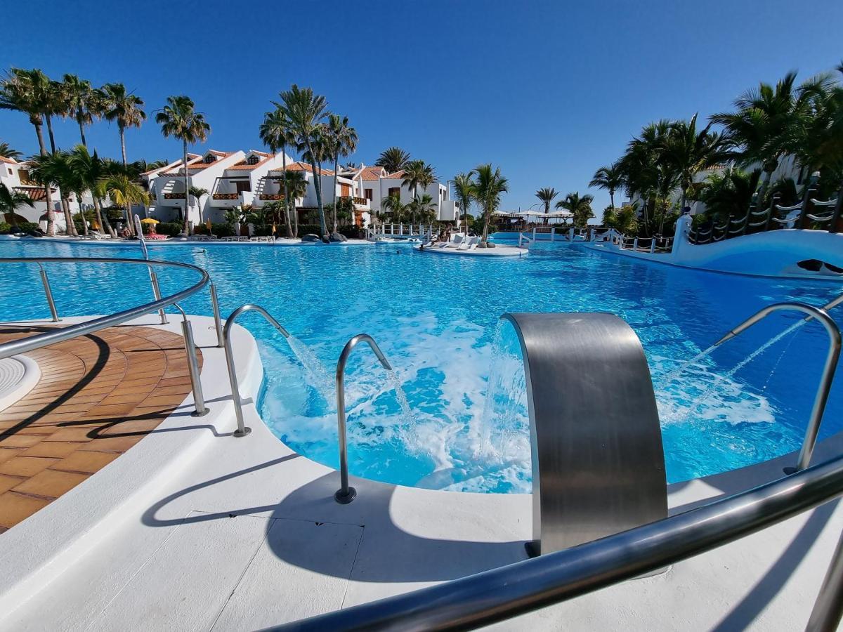 Studio No 2 Just 100 To And Sea, Large Terrace, Heated Pool, Wifi, Aircondition For A Fee * Playa de las Américas