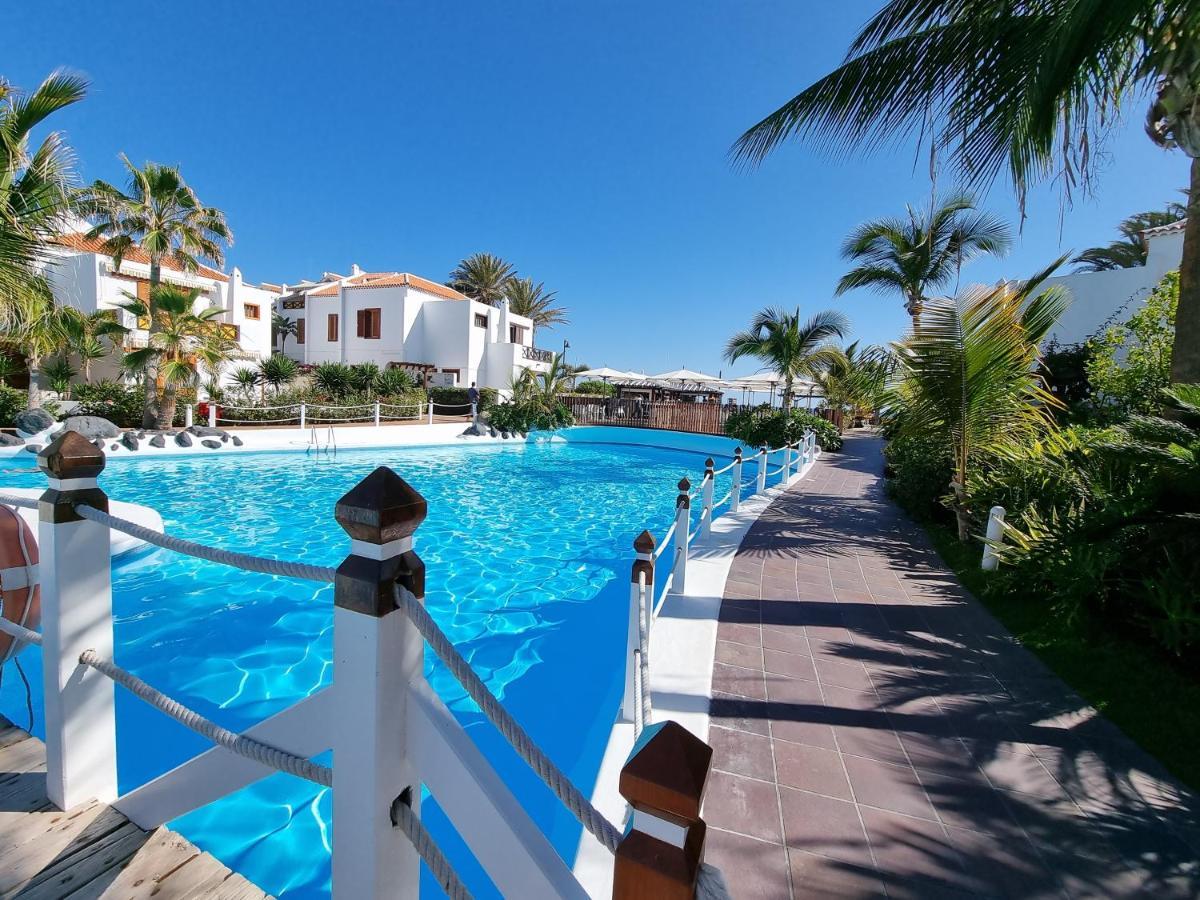 Studio No 2 Just 100 To And Sea, Large Terrace, Heated Pool, Wifi, Aircondition For A Fee