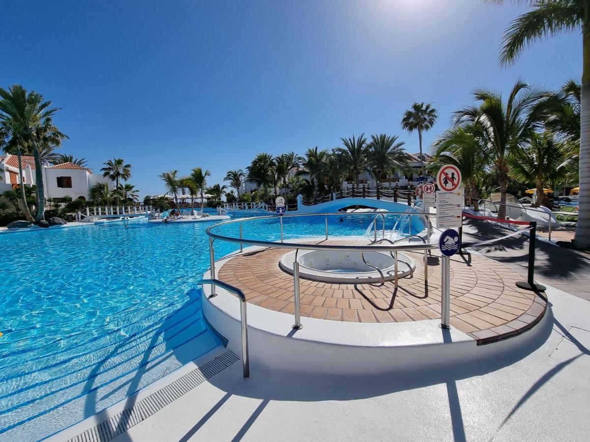 Studio No 2 Just 100 To And Sea, Large Terrace, Heated Pool, Wifi, Aircondition For A Fee Playa de las Américas