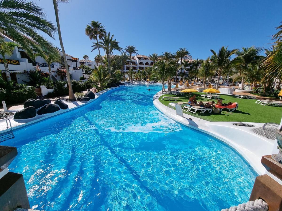 Studio No 2 Just 100 To And Sea, Large Terrace, Heated Pool, Wifi, Aircondition For A Fee Appartement