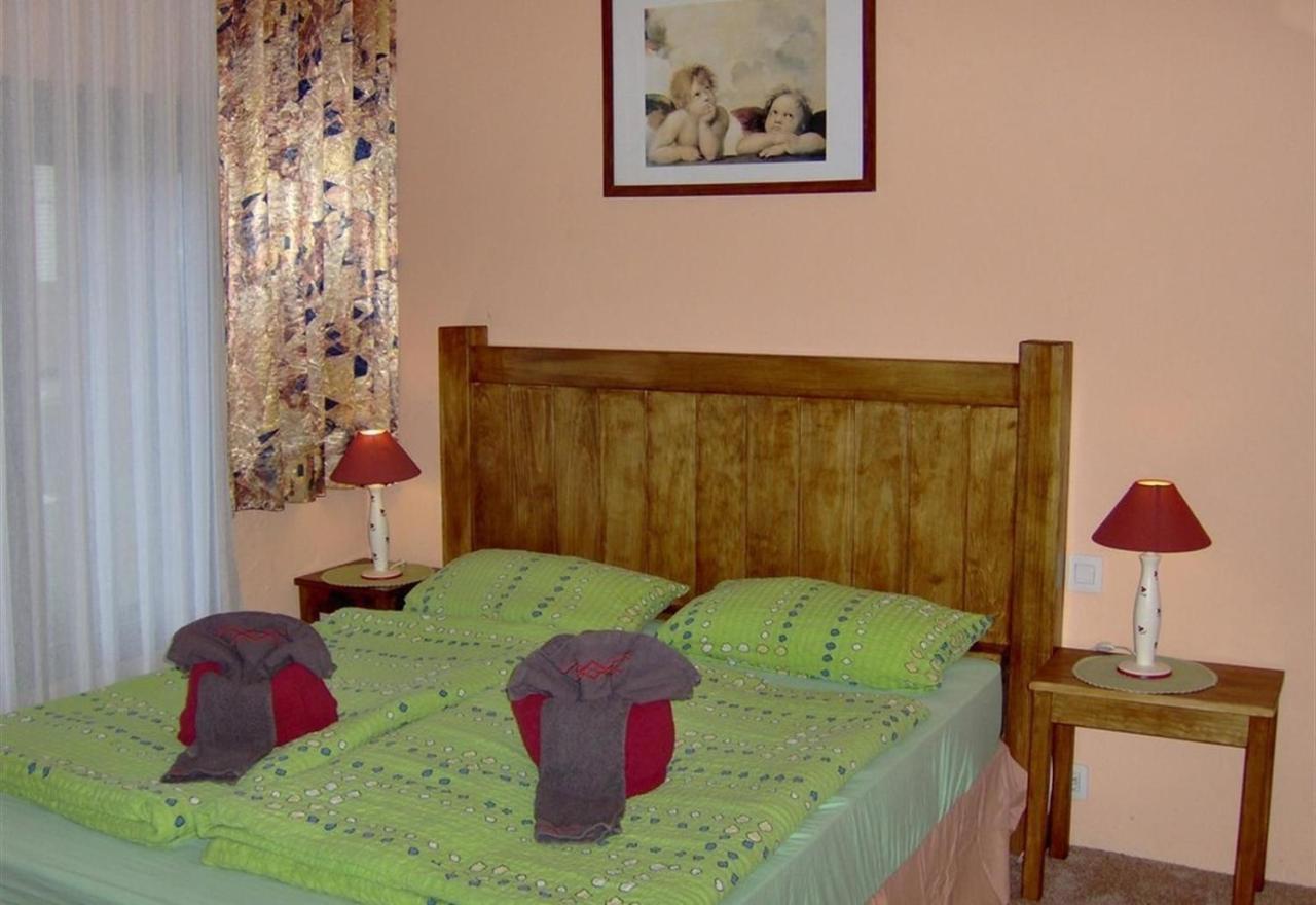 Aptos Monasterio De San Antonio 6 Apartment