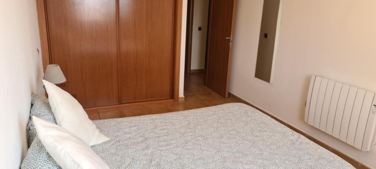 With A Serene Ocean And Mountain View Apartamento