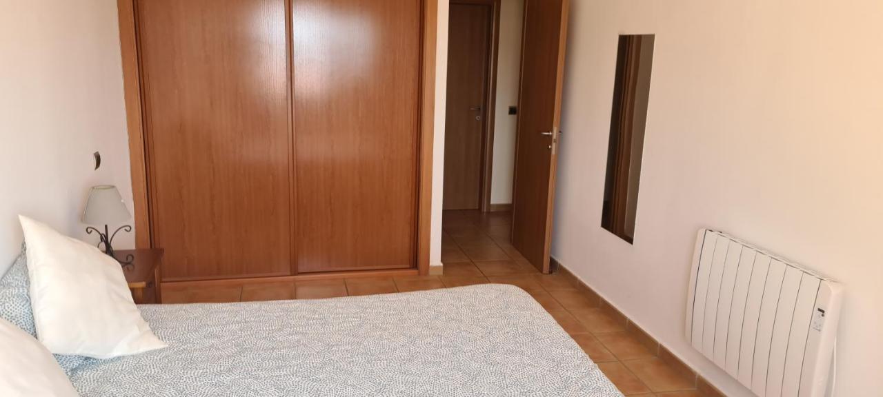 With A Serene Ocean And Mountain View Apartamento