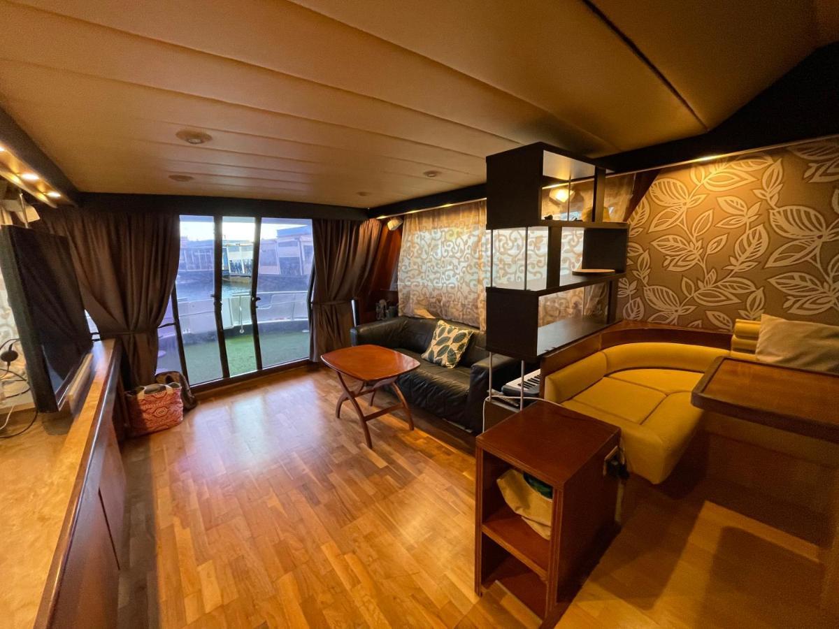 Wonderful Yatch To Rent At Tenerif South Botel
