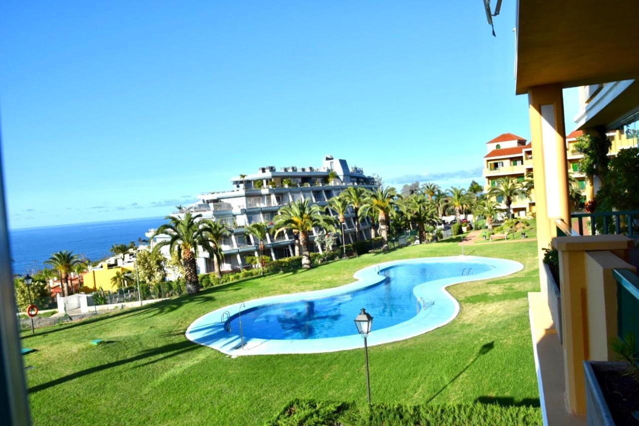 Vista Mar Azul Elegante Y Acogedor