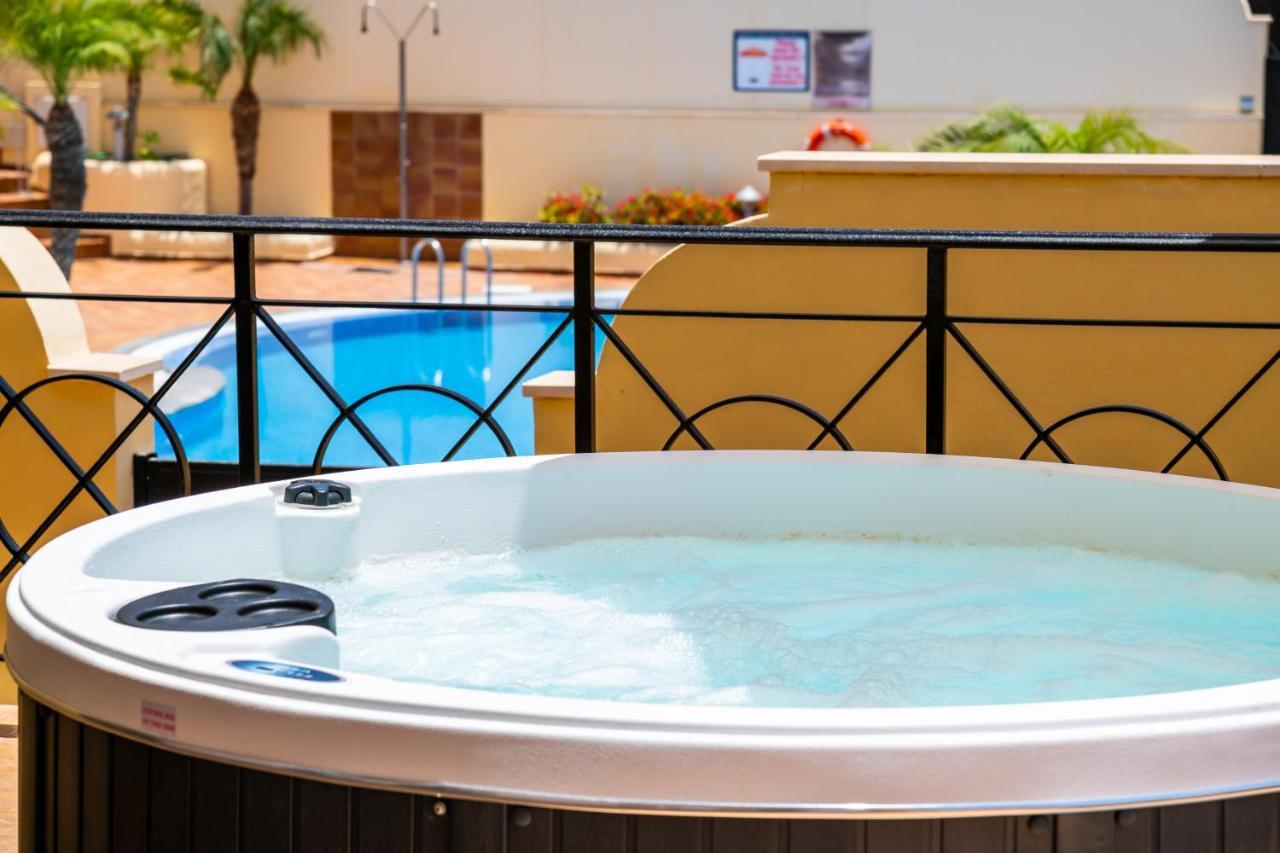 Tropical Ocean View Jacuzzi