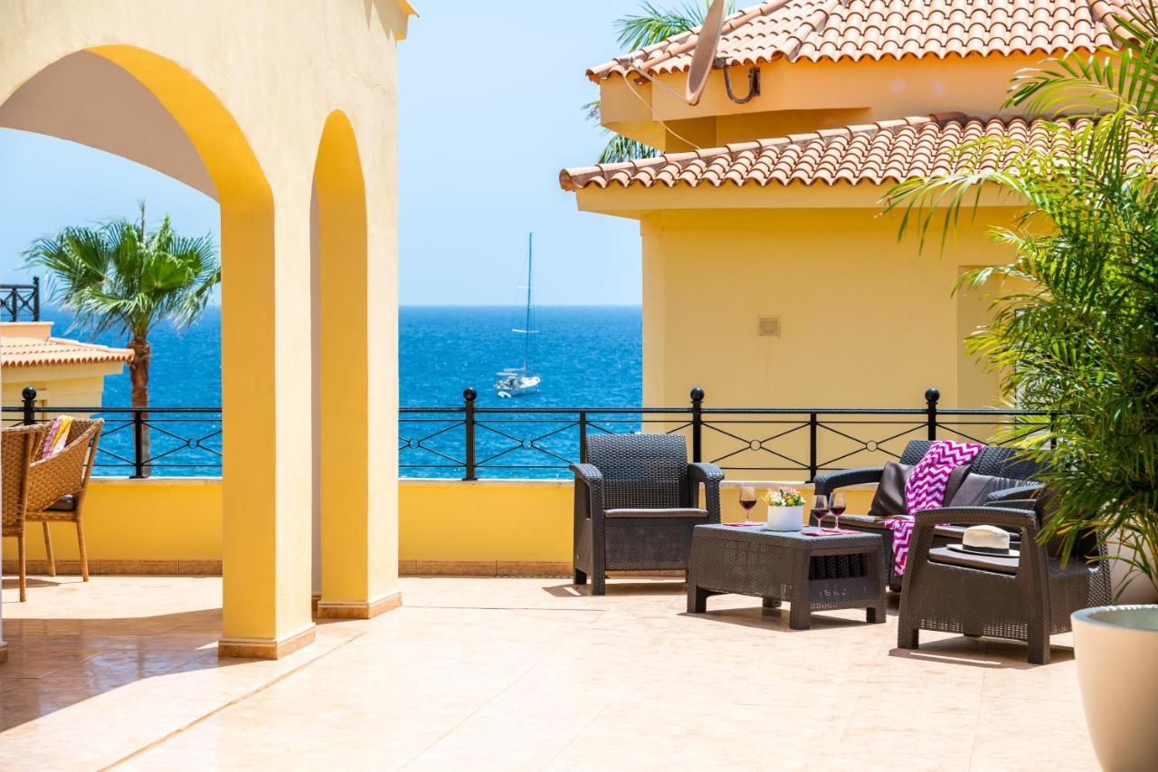 Tropical Ocean View Jacuzzi Villa *