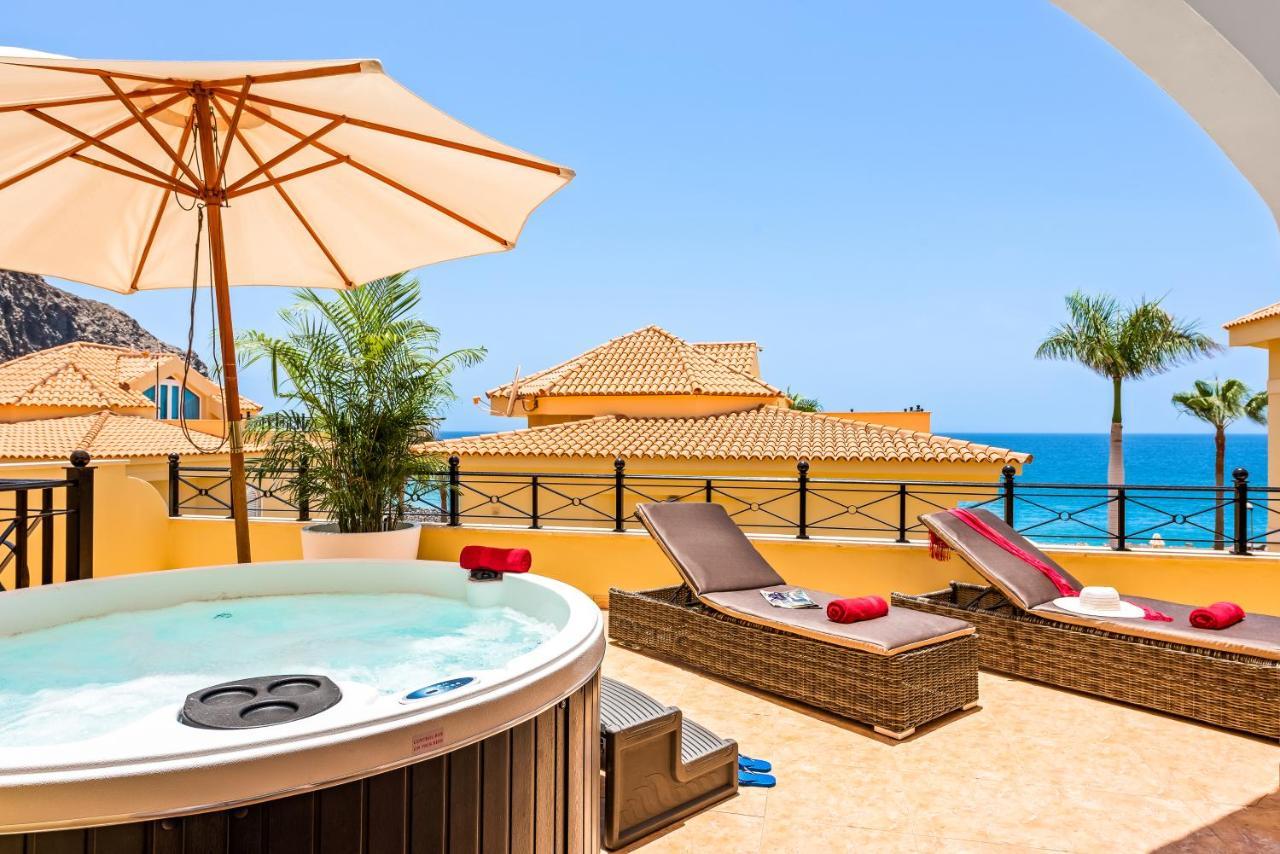 Tropical Ocean View Jacuzzi Villa *