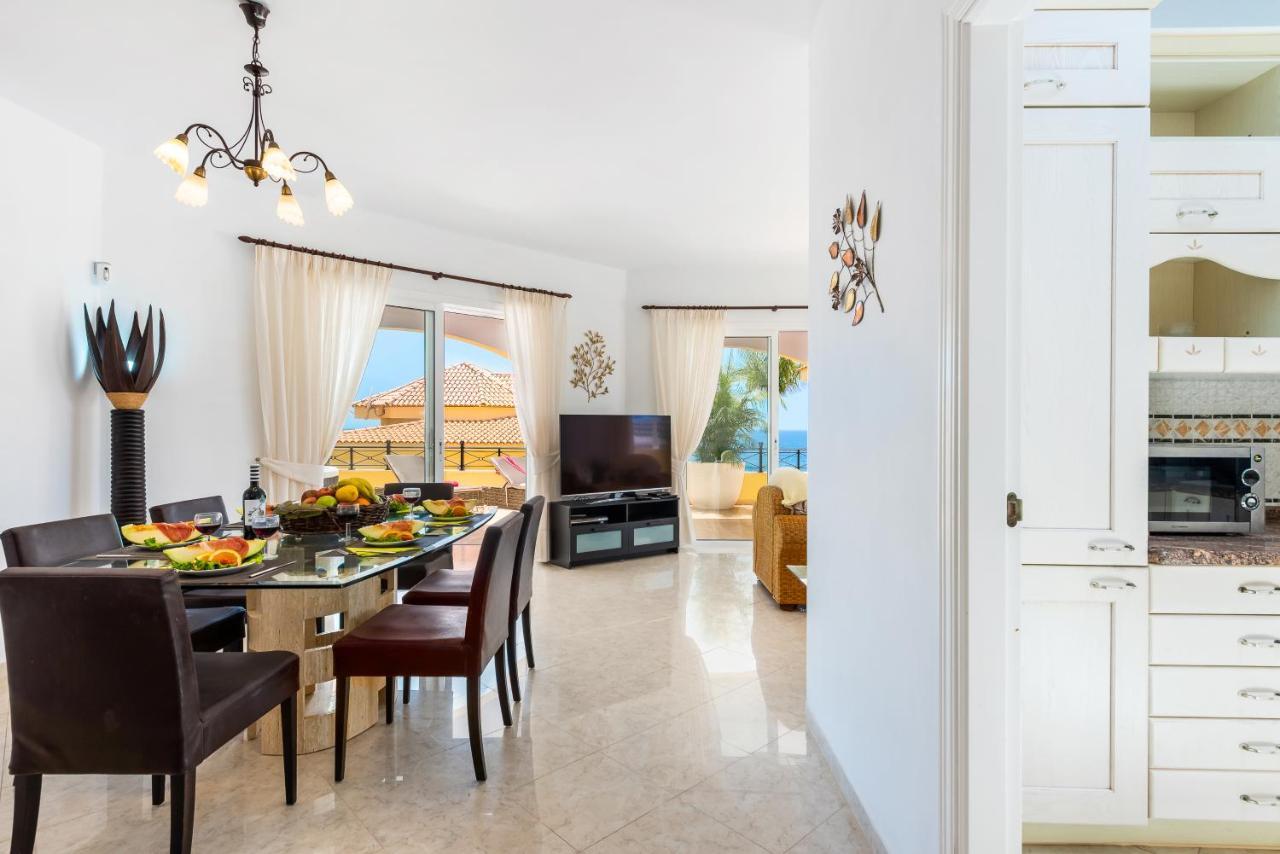 Tropical Ocean View Jacuzzi Villa *