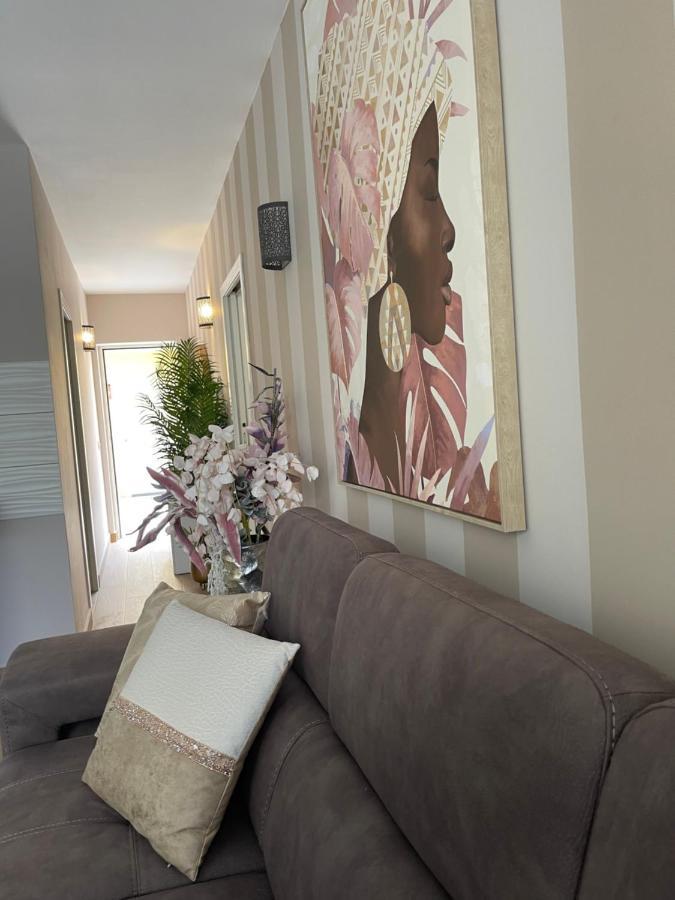 Appartement Luxury Fronte Piscina Mareverde A&v