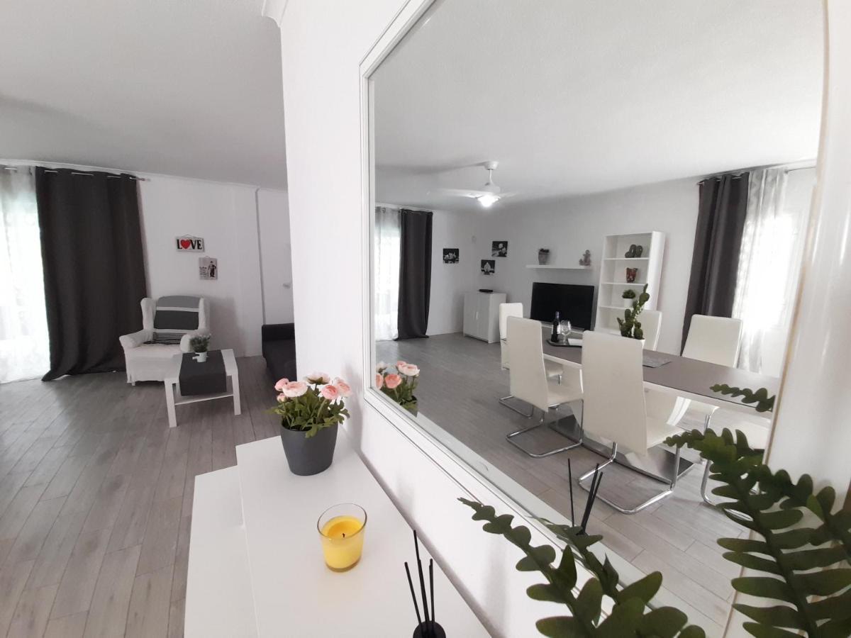 Blanca Villa *