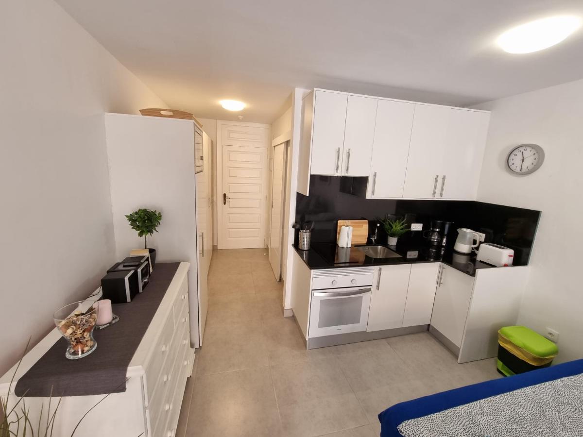 Appartement Studio No 2 Just 100 To And Sea, Large Terrace, Heated Pool, Wifi, Aircondition For A Fee *