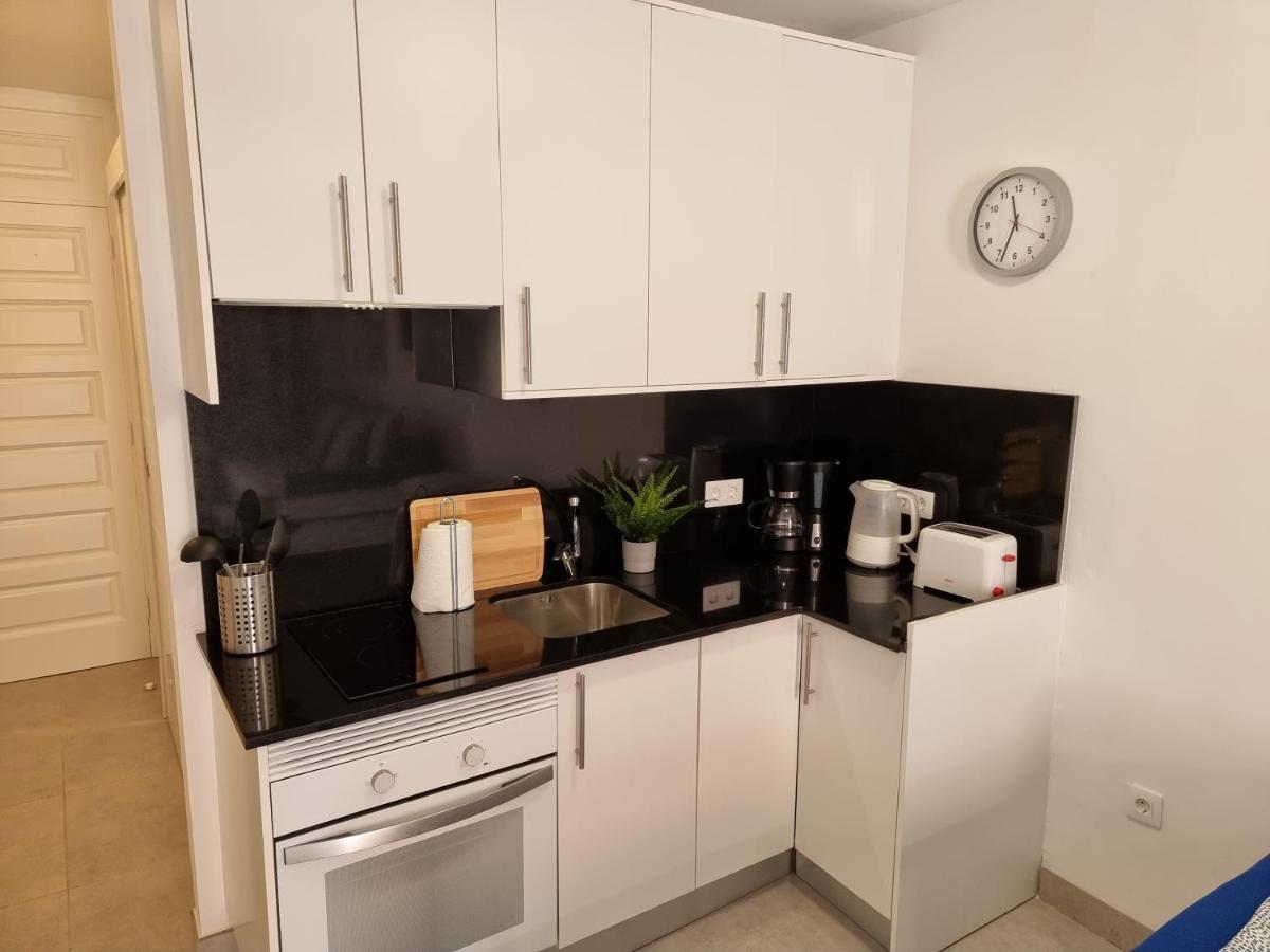 Apartment Studio No 2 Just 100 To And Sea, Large Terrace, Heated Pool, Wifi, Aircondition For A Fee