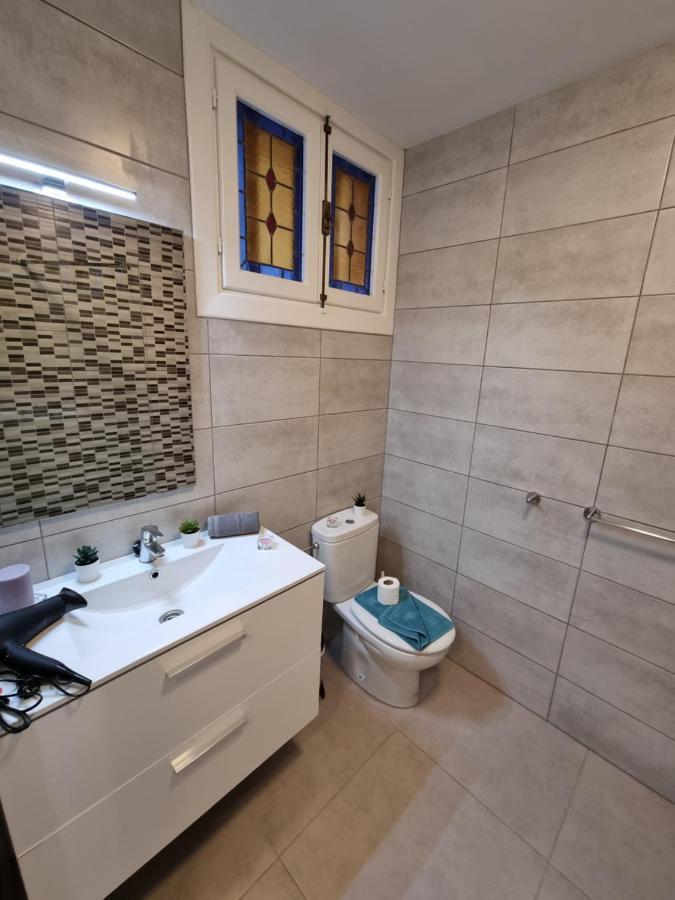 Studio No 2 Just 100 To And Sea, Large Terrace, Heated Pool, Wifi, Aircondition For A Fee Appartement *