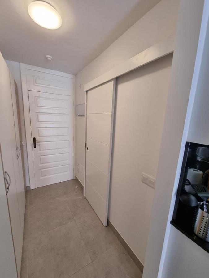 Studio No 2 Just 100 To And Sea, Large Terrace, Heated Pool, Wifi, Aircondition For A Fee