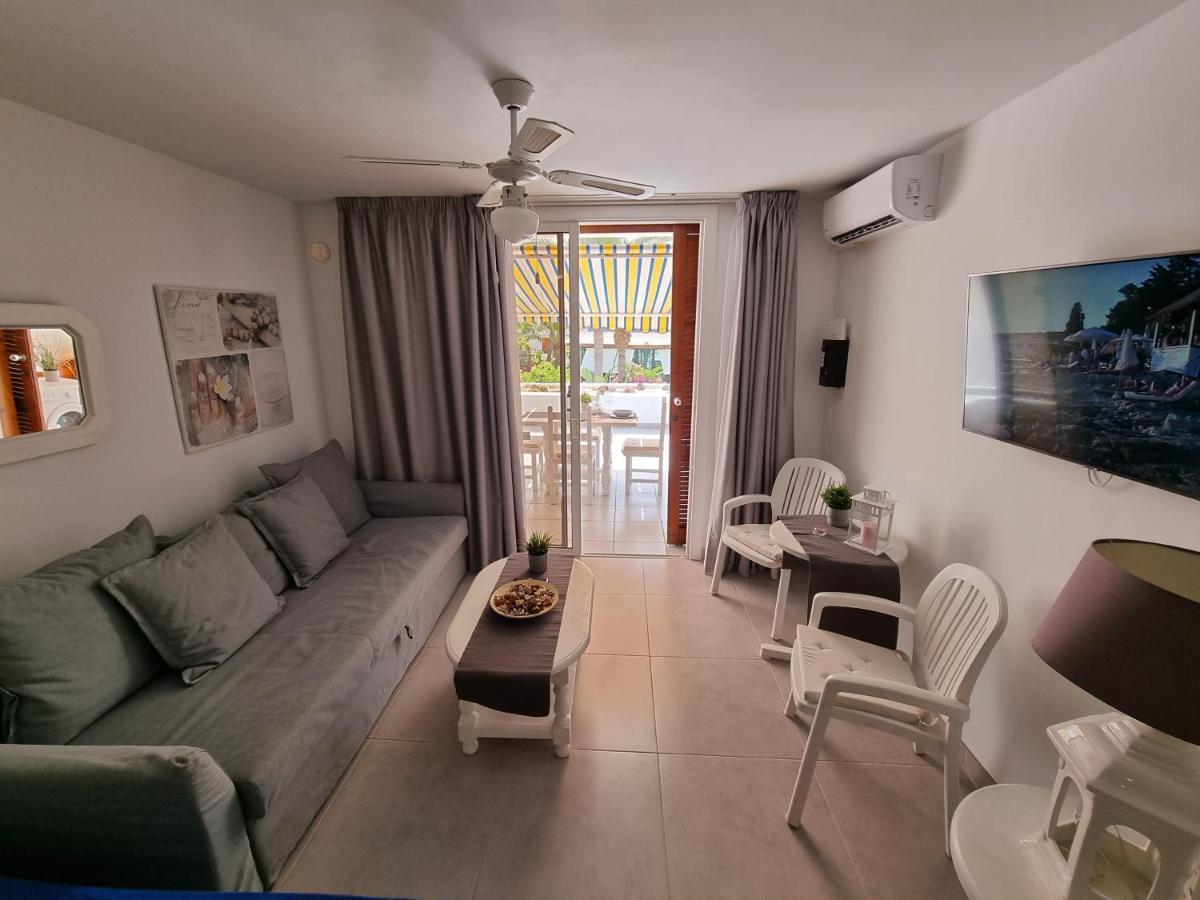 Appartement Studio No 2 Just 100 To And Sea, Large Terrace, Heated Pool, Wifi, Aircondition For A Fee *