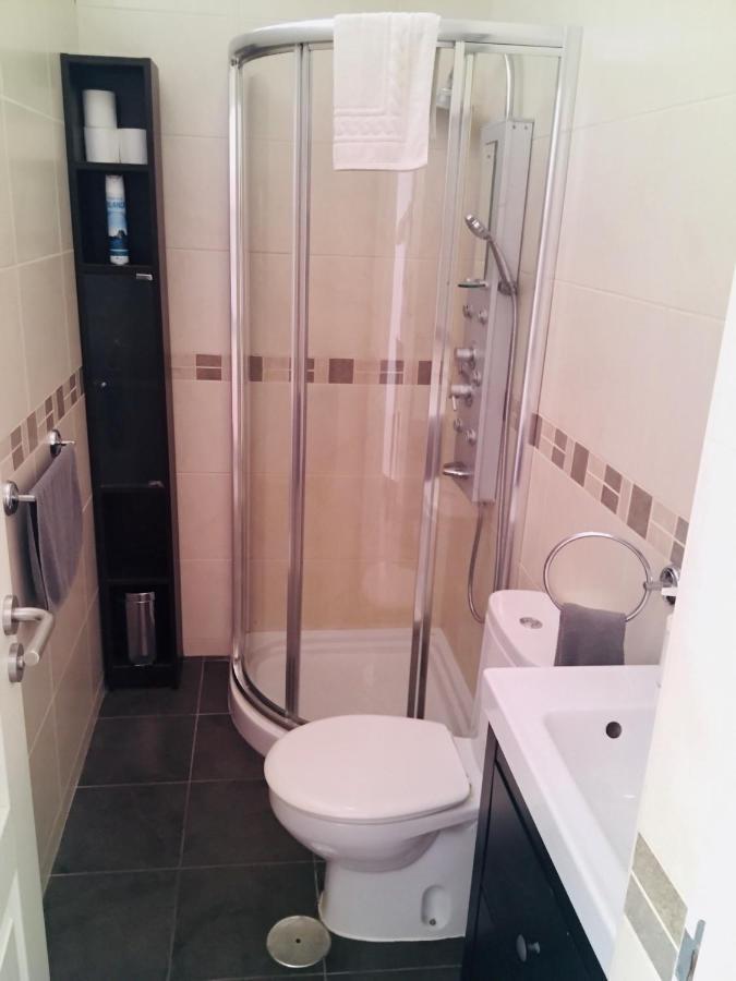 Lovely Apartment, Great Location! *