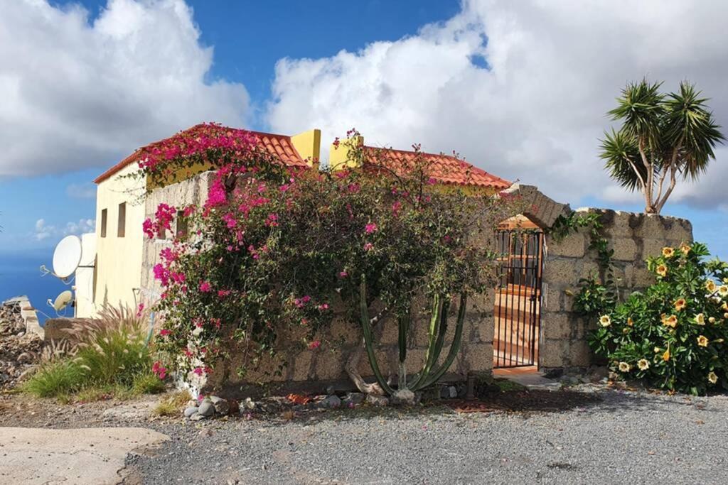 Lovely Two Bedroom With Amazing View Apartment