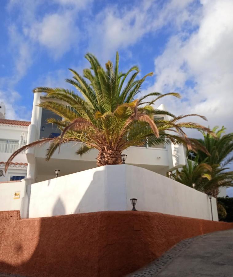 White Sand, Huge Terrace, Fast Wi-Fi, Netflix Apartment