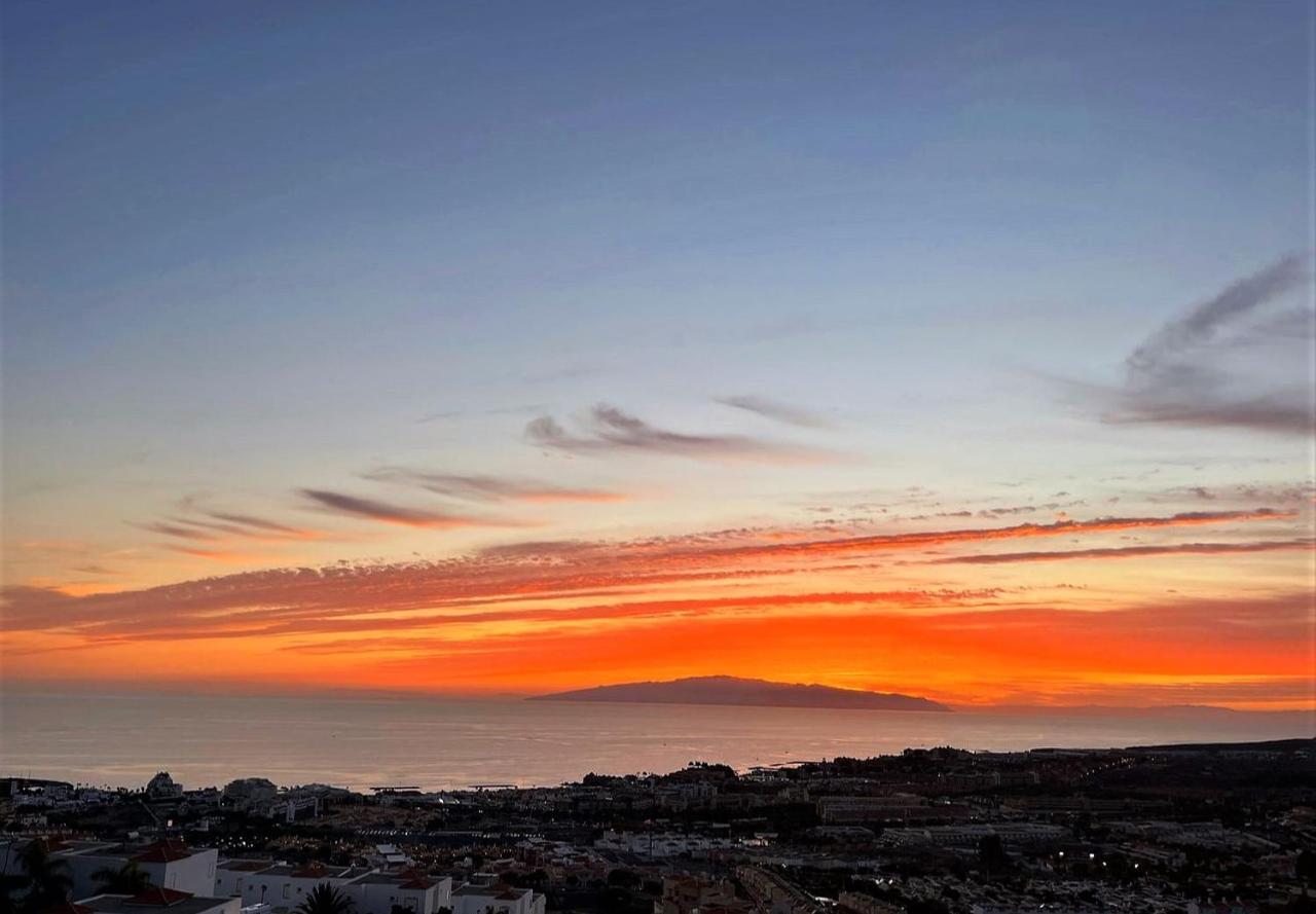 Luxury Penthouse, Sunset, Heated Pool, Fast Wifi Apartment *