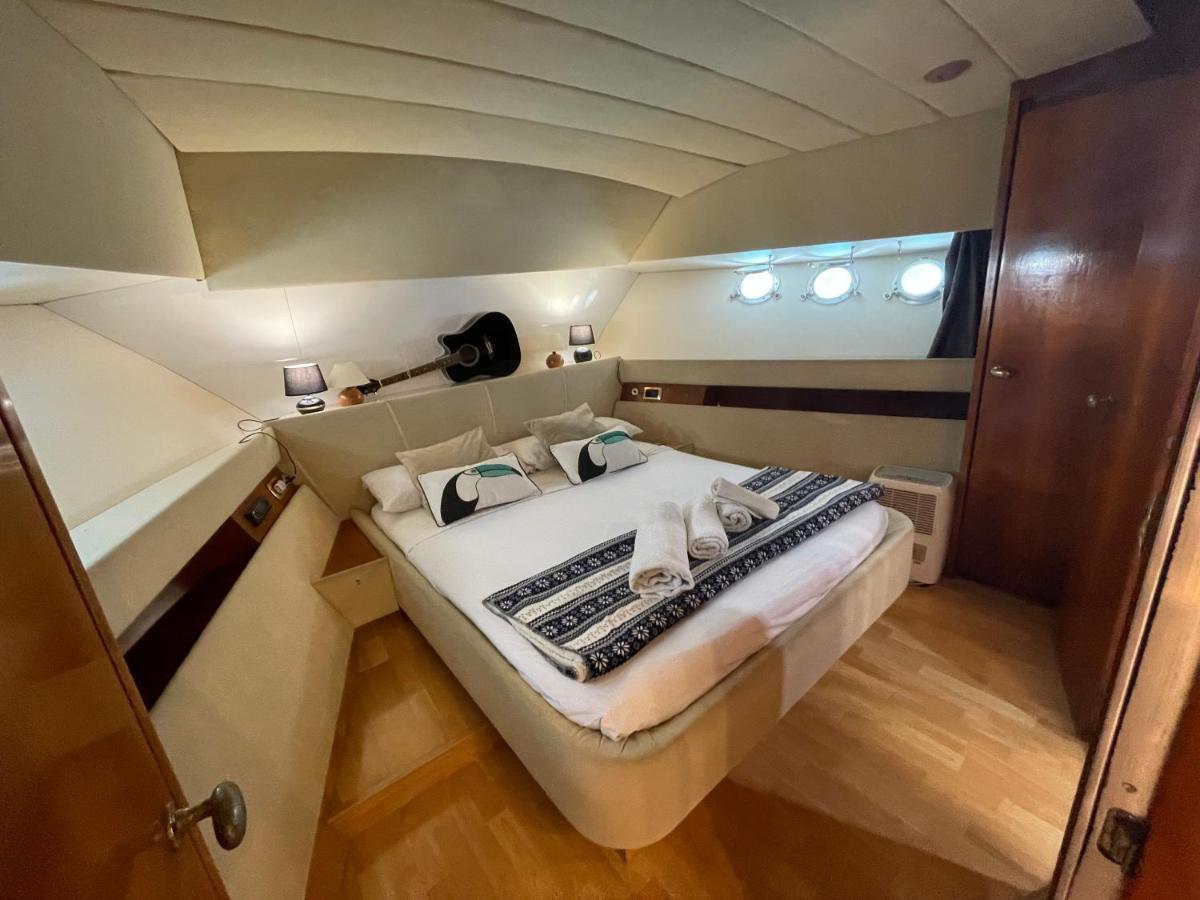 Botel Wonderful Yatch To Rent At Tenerif South