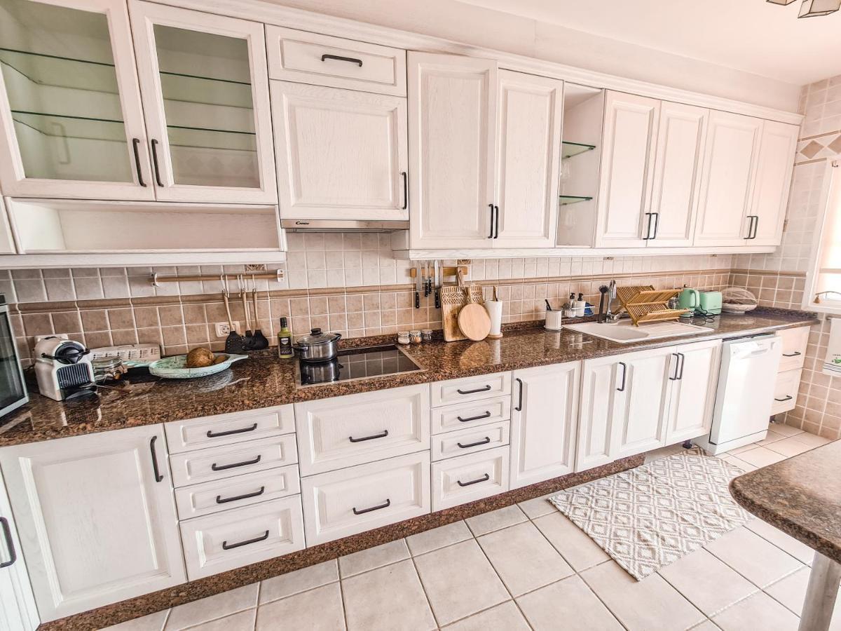 Holiday home Oceanview Boutique House, 125 Sqm, Parking, Sunset Rooftop *