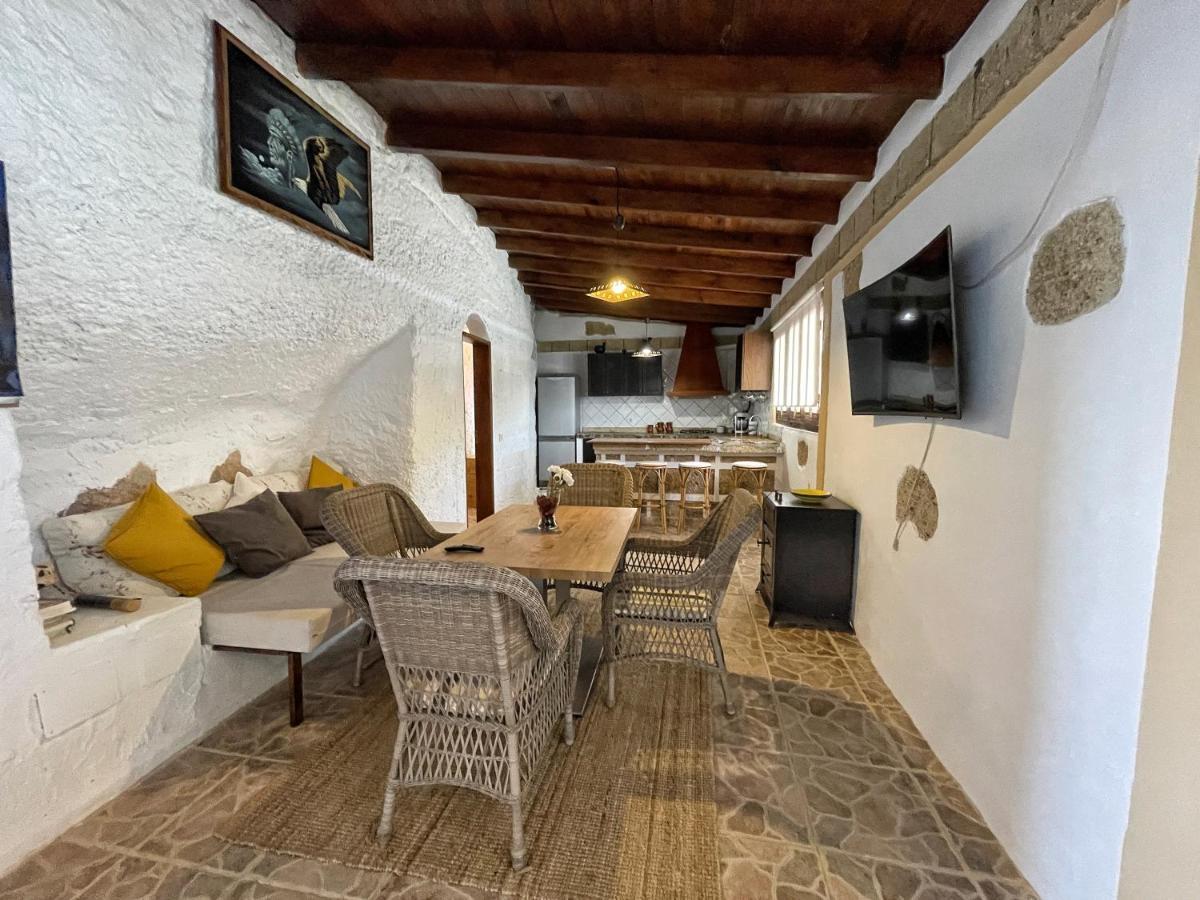 Arico Cave Experience Añaterve Camping