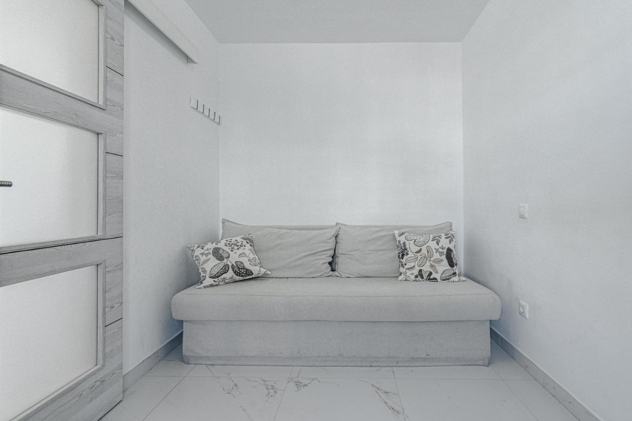 Amazing 3 Bedroom On The First Line Of The Americas Beach, Air Conditioner And Terrace Ocean View Appartement *