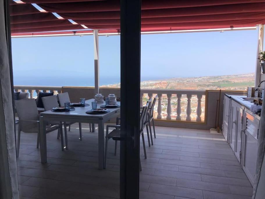 Con Impresionantes Vistas Y Piscina Apartamento