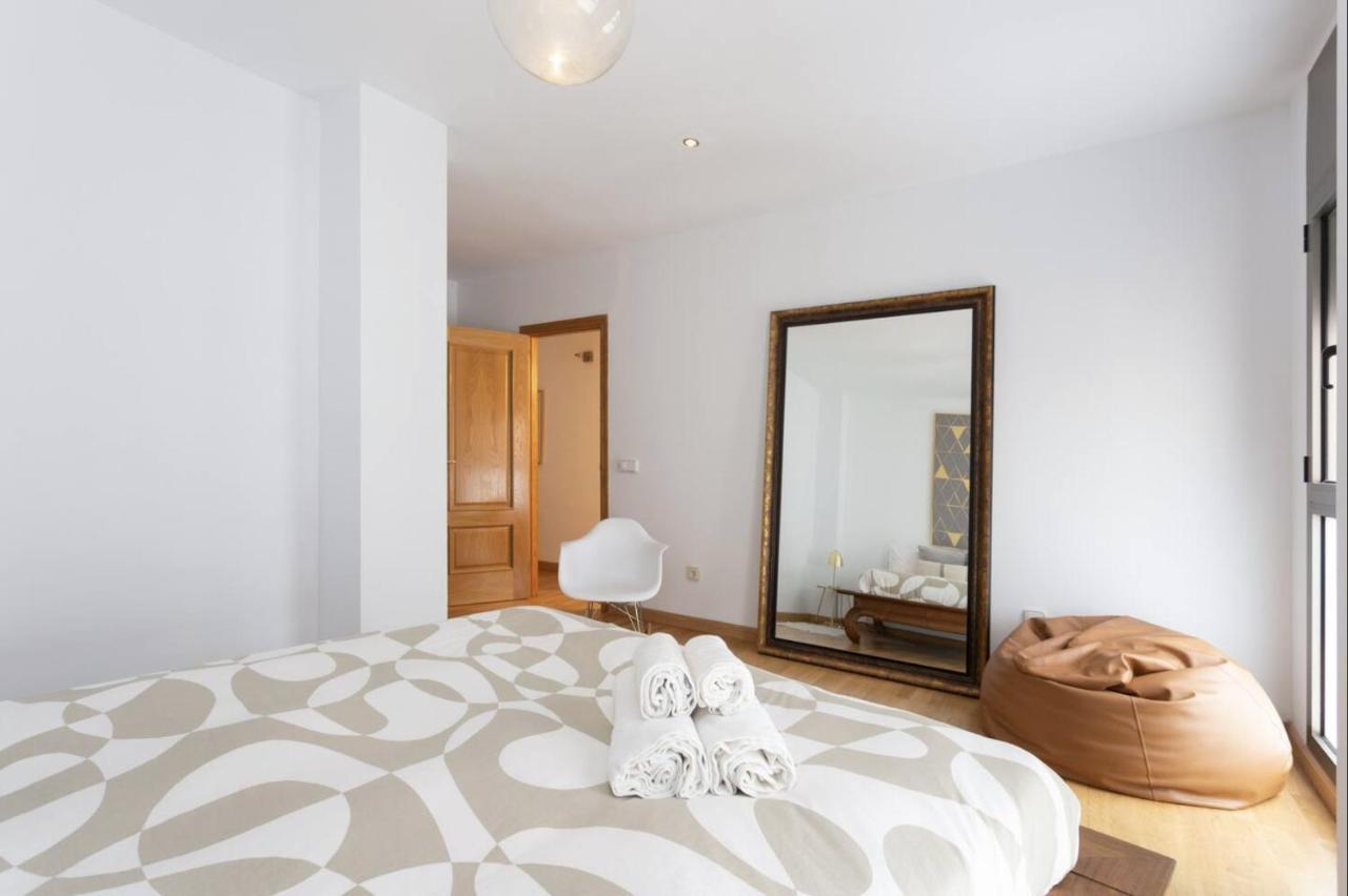 Hauzify I Ramon Y Cajal Apartment