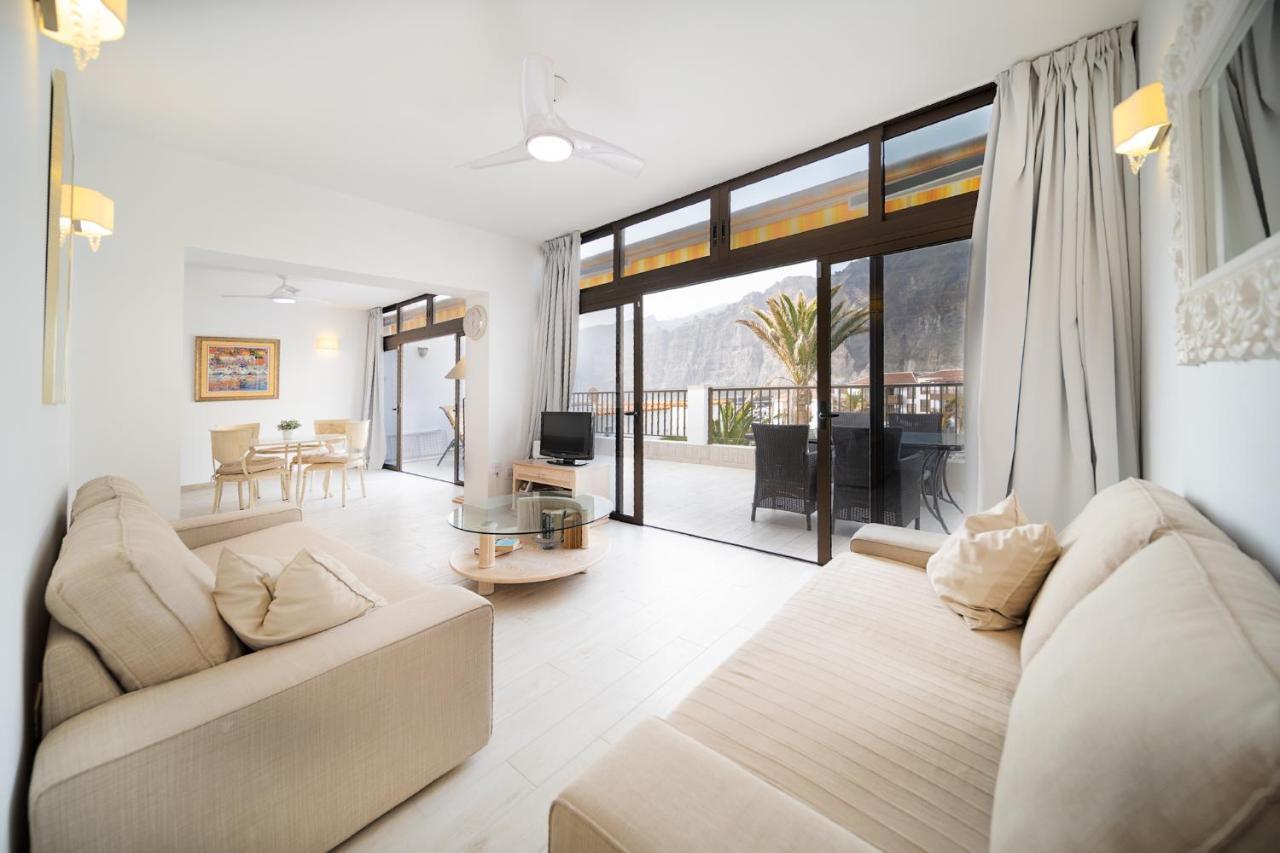 Oasis Bay - Cliffs, Beach, Town Center *